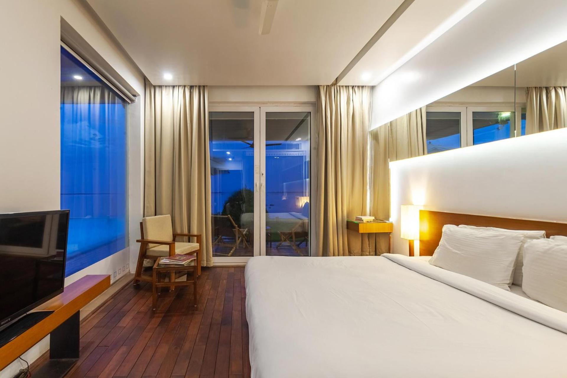 Stayvista At The Rain - River Villa With Infinity Pool Alappuzha Exteriör bild