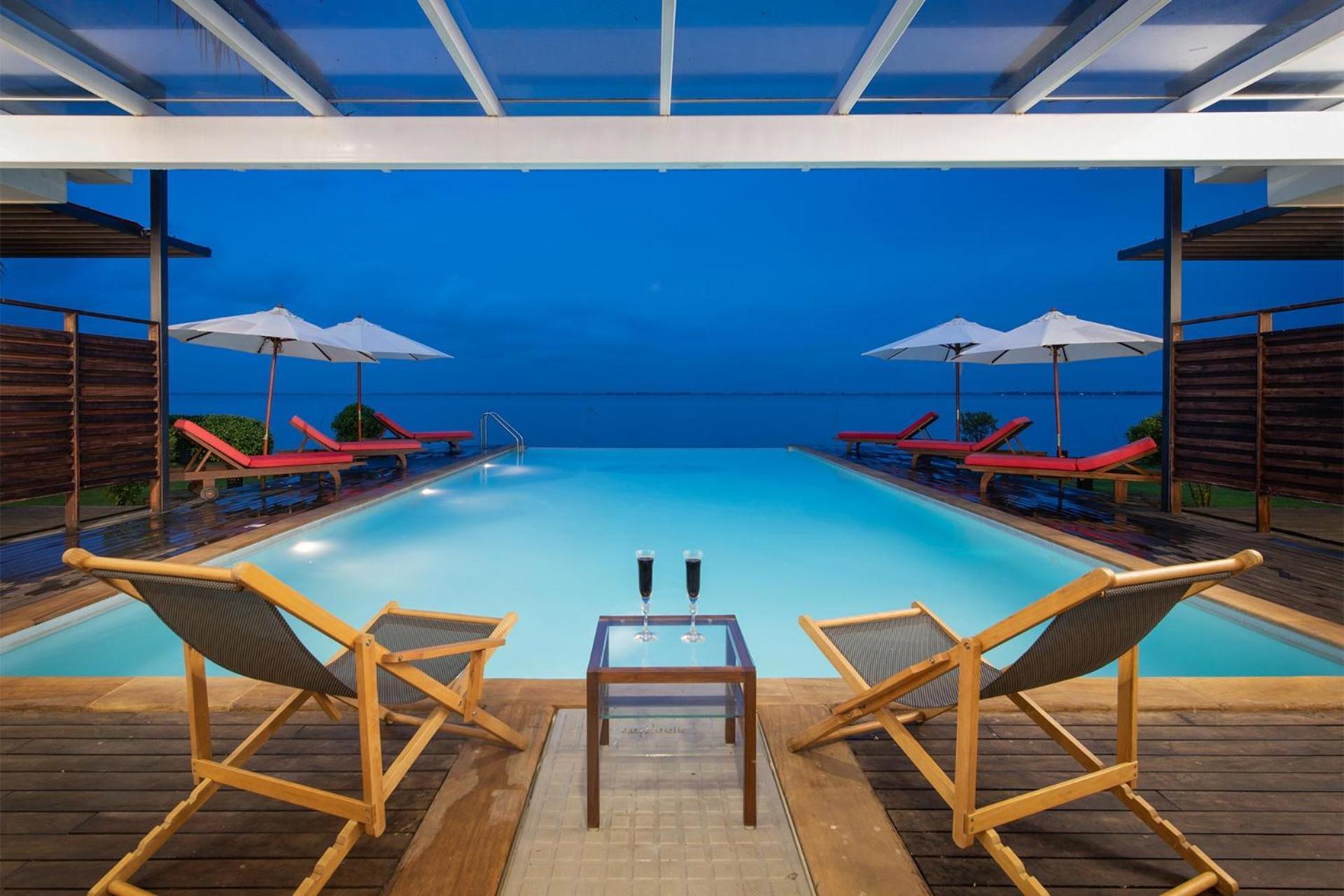 Stayvista At The Rain - River Villa With Infinity Pool Alappuzha Exteriör bild