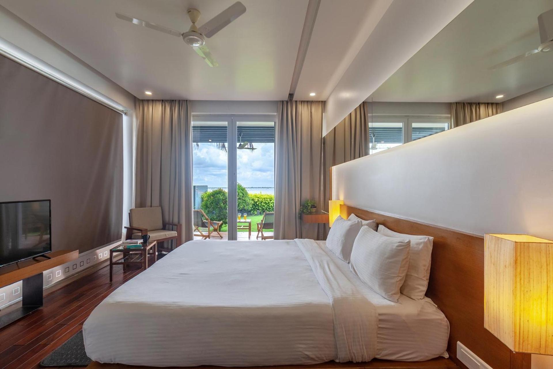 Stayvista At The Rain - River Villa With Infinity Pool Alappuzha Exteriör bild