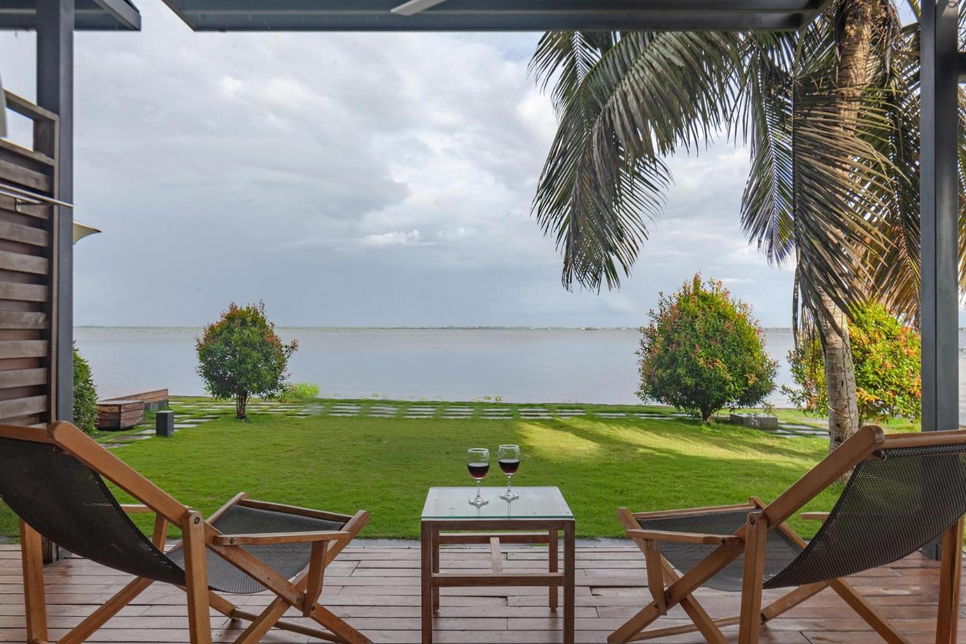 Stayvista At The Rain - River Villa With Infinity Pool Alappuzha Exteriör bild